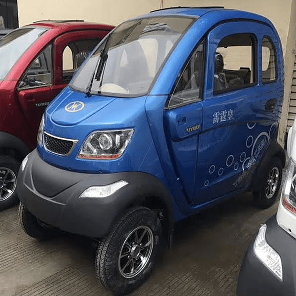 Green Transporter Q Runner 60V/45Ah 1000W Bariatric 4-Wheel Enclosed Scooter blue with background